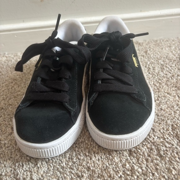 Puma Classic Suede Sneakers Black White Size 1 Little Kid - Picture 4 of 9
